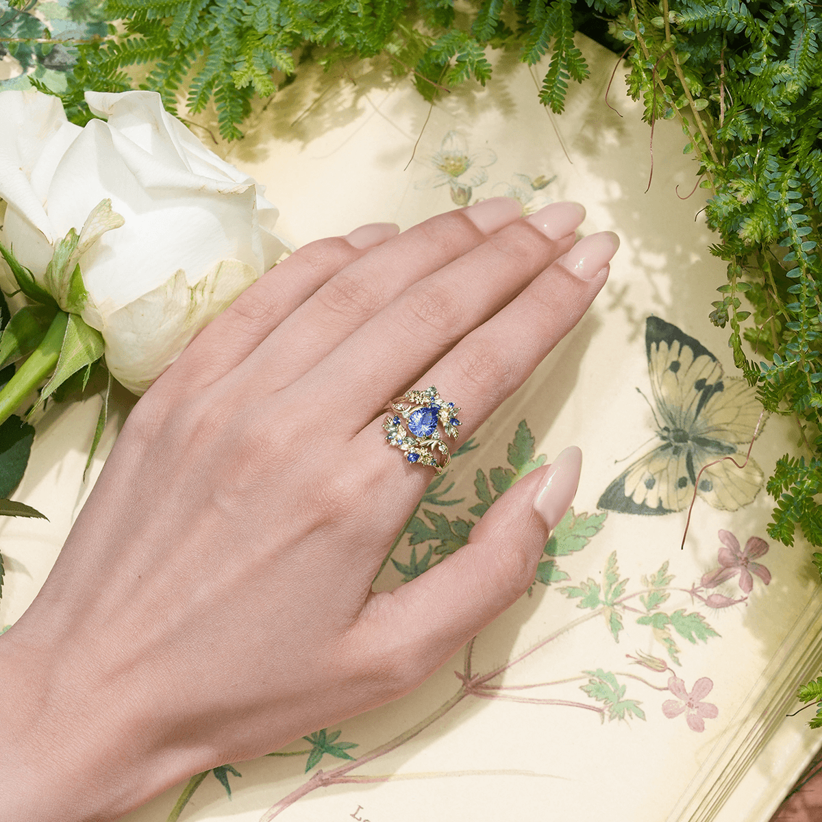 EverBloom™ Blue Crystal Floral Ring – The Gift She’ll Remember