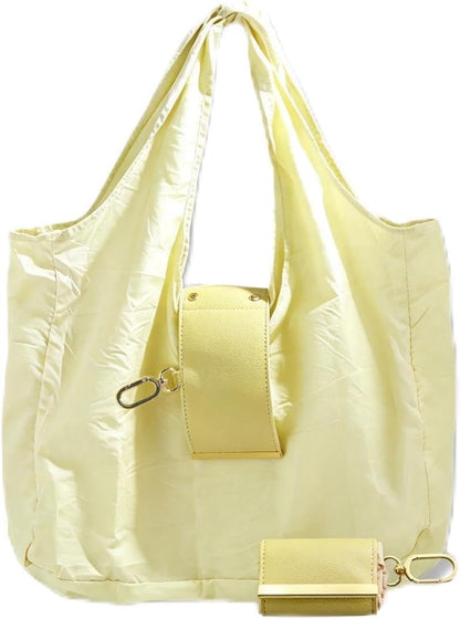 🛍️ Foldable Tote Bag Keychain – Compact, foldable, and easy to carry. Clip it to your keys, bag, or belt and unfold it whenever you need extra storage.