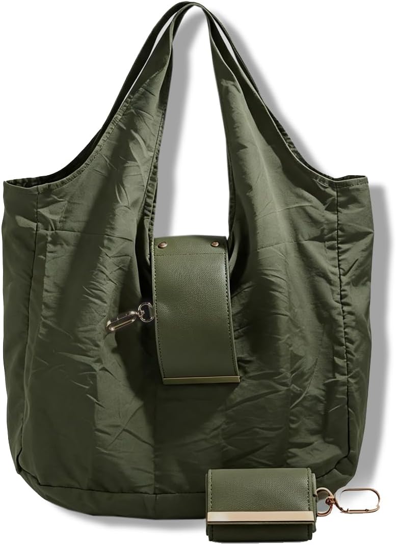 🛍️ Foldable Tote Bag Keychain – Compact, foldable, and easy to carry. Clip it to your keys, bag, or belt and unfold it whenever you need extra storage.